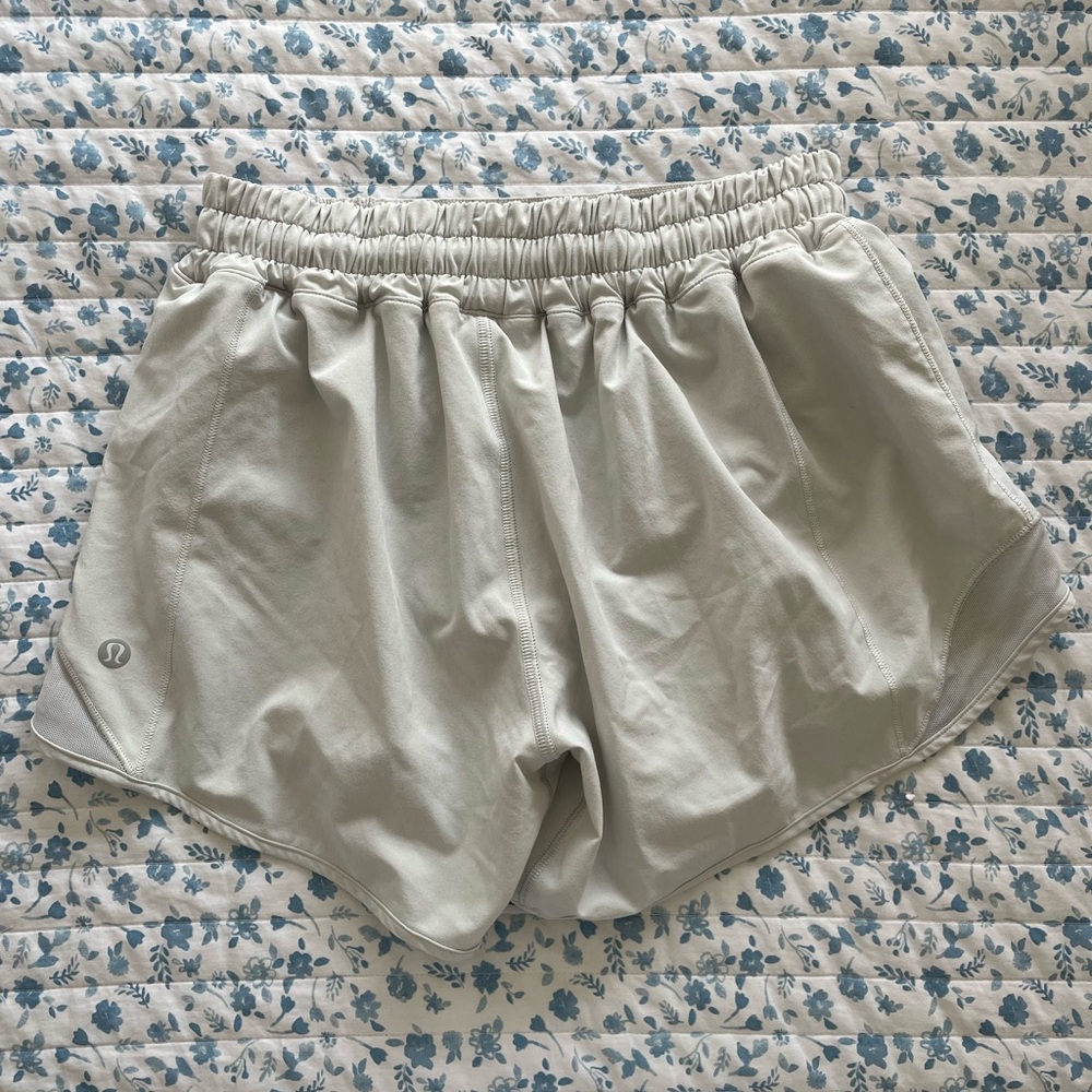 Lululemon hotty hot shorts size 4 tall